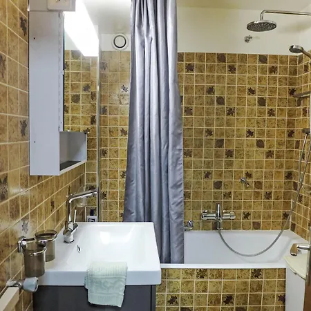 Immeuble Rond-point Apt- 11 By Interhome